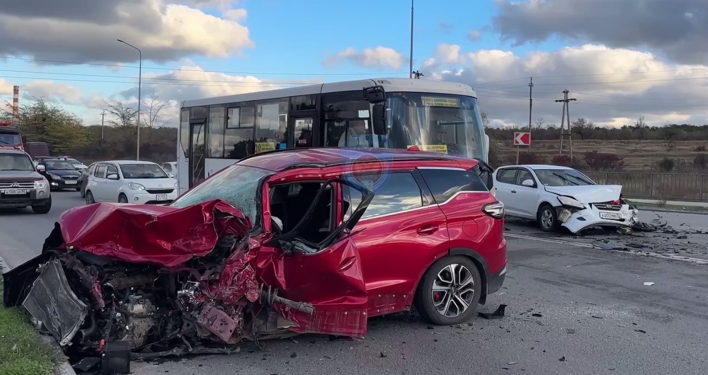 Гражданин Турции устроил ДТП с пятью автомобилями в Севастополе (ВИДЕО)