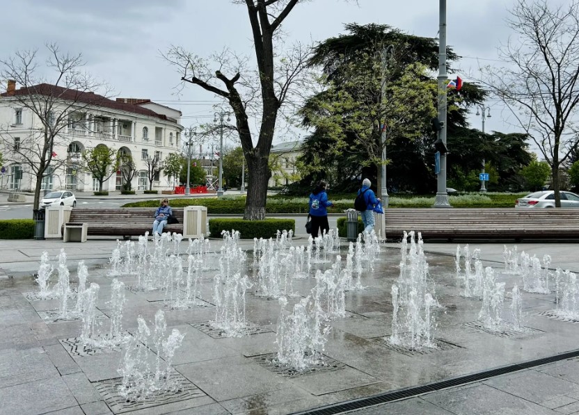 В Севастополе заработали фонтаны (ФОТО)