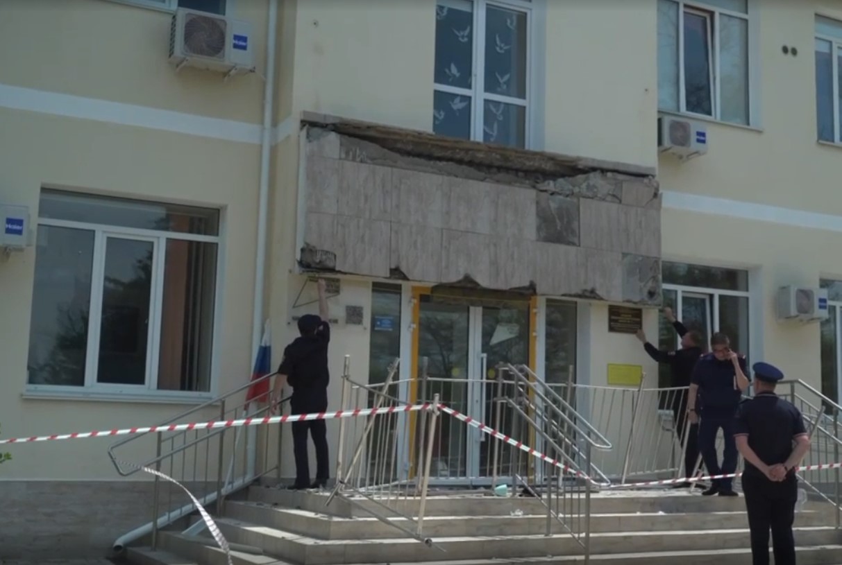 Севастопольские школьники пожаловались Мизулиной после публикации в сети фото девочки, пострадавшей в результате обрушения балкона