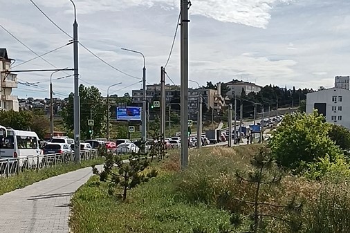 Многокилометровые пробки и отчаянные попытки заправиться в Севастополе