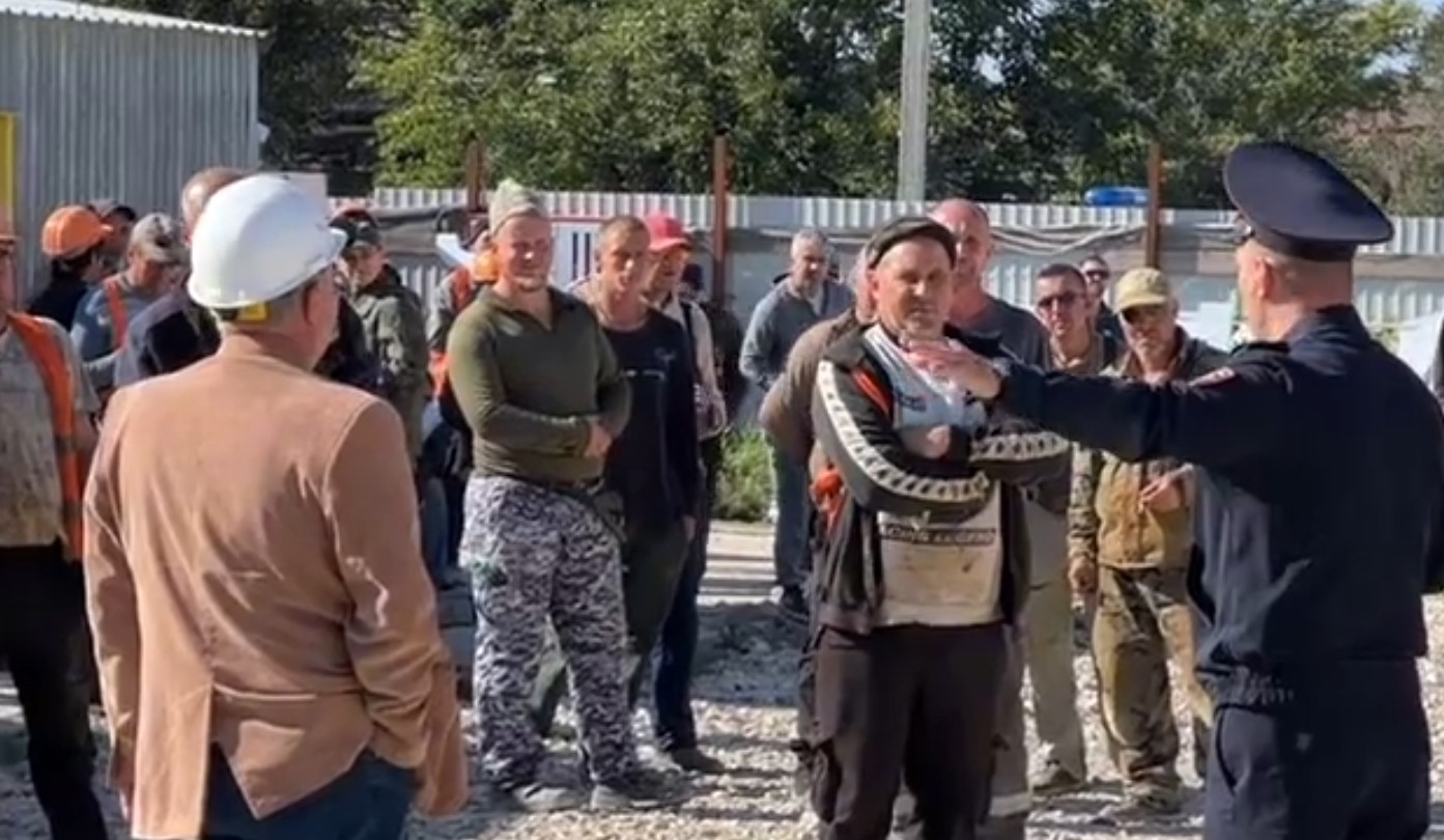 На стройке в Балаклавском районе обнаружили троих мигрантов, работавших не по специальности (ВИДЕО)