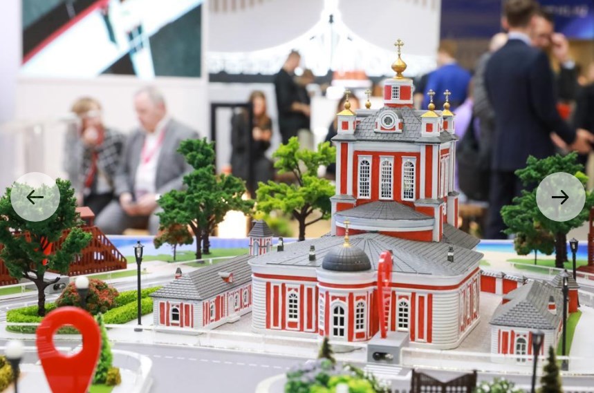 Драконы, песец и мега-пчела: в Петербурге открылся ПМЭФ-2024 (фото)