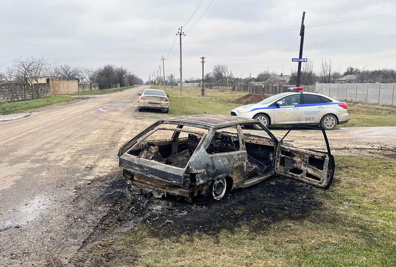 В Крыму несовершеннолетний автовладелец остался без сгоревшей машины, но с админштрафами