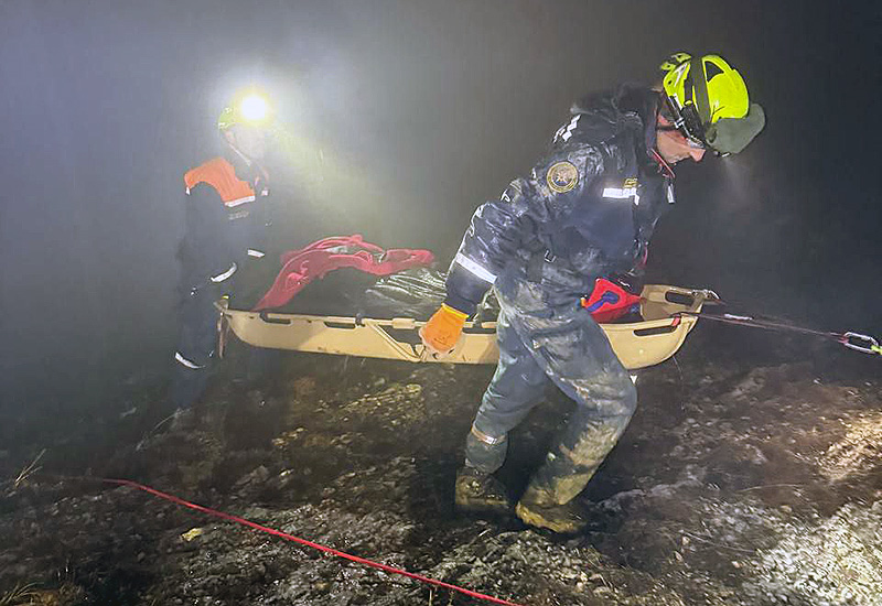 В Крыму УАЗ упал со скалы — пострадали два человека