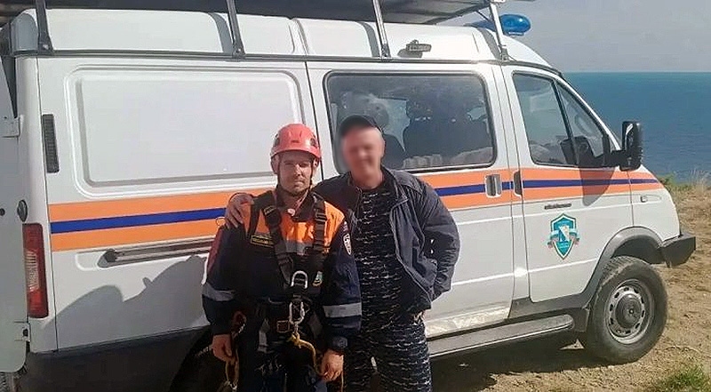 Севастопольские спасатели пришли на помощь забравшемуся на скалу на Фиоленте «отцу Федору»
