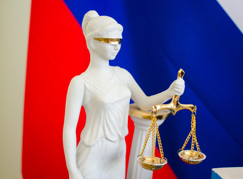 В Севастополе два молодых курьера дистанционных мошенников потрудятся на государство