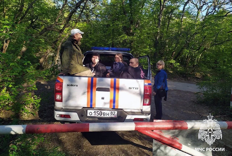 Крымские спасатели оказали помощь туристам на горе Аю-Даг
