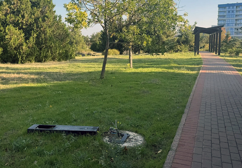 Вандалы повредили светильники в севастопольском парке Победы