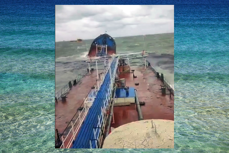 Водолазы начнут обследование двух танкеров в Керченском проливе, как только позволит погода