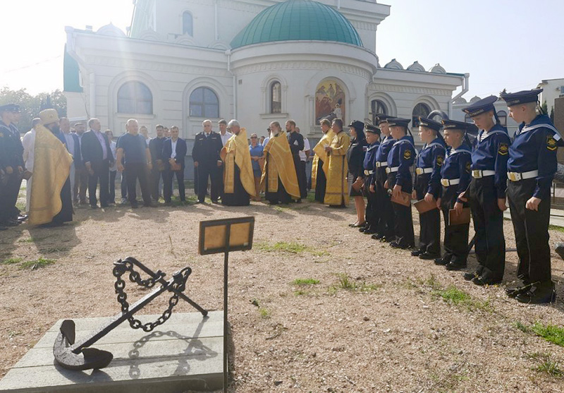 В севастопольском храме святителя Николая освящен Адмиралтейский якорь XIX века