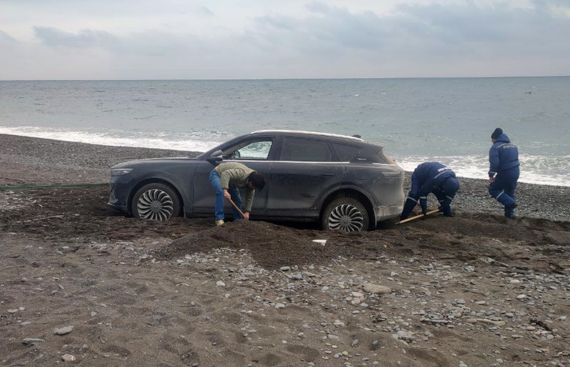 Крымские спасатели пришли на помощь самоуверенному автотуристу