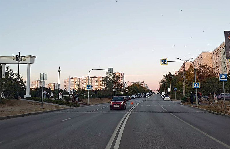 Возле севастопольского парка Победы автоледи снесла на «зебре» двух женщин и мальчика