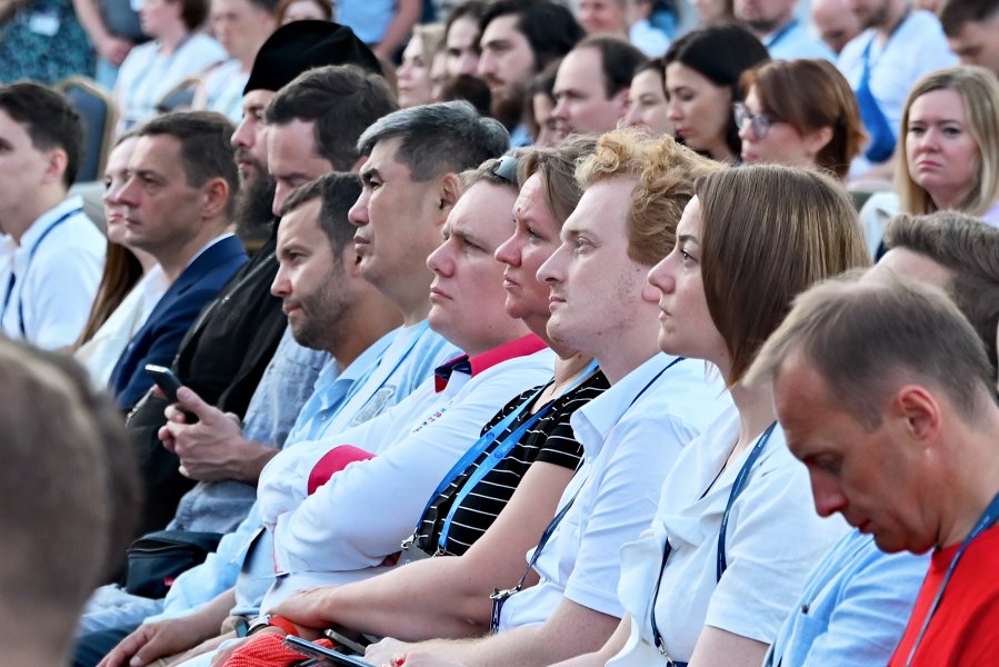 Новости севастополя свежие. Архипелаг 2022 Севастополь. Севастополь университет молодежь мероприятия. Фото гуляния 9 июня. Архипелаг 2022 Севастополь КУБГУ.