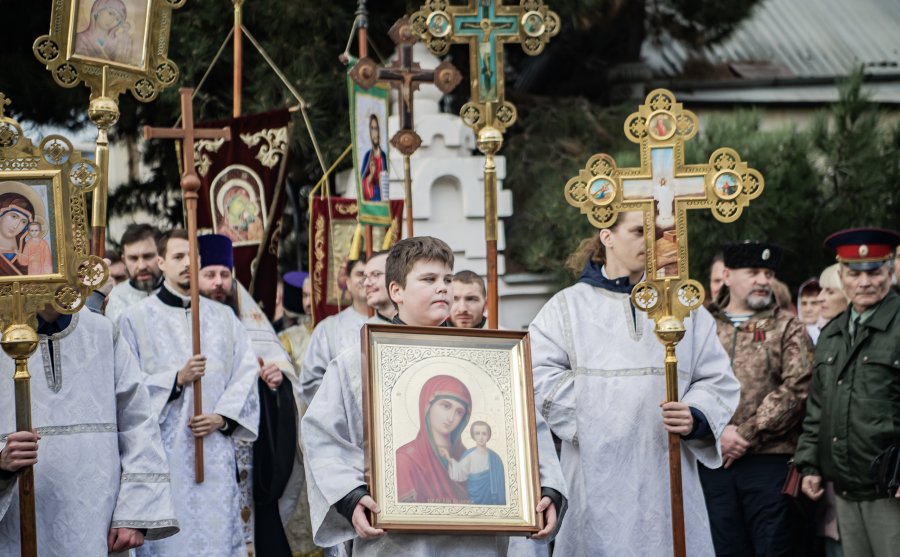 Сестра показала родному брату