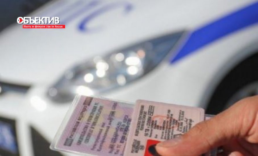 Из Украины в 82 регион: Крымские водители меняют номерные знаки