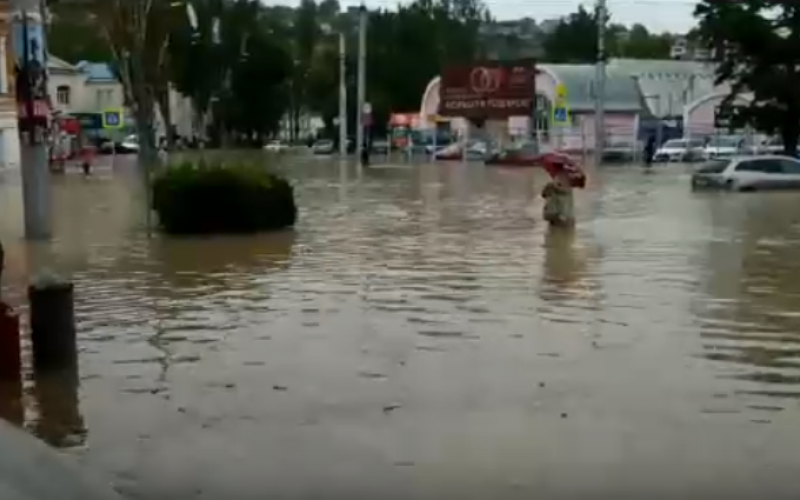 Потоп в севастополе. Севастополь наводнение. Потоп в Алуште. Севастополь затопление. День апрельских ливней 22 апреля.